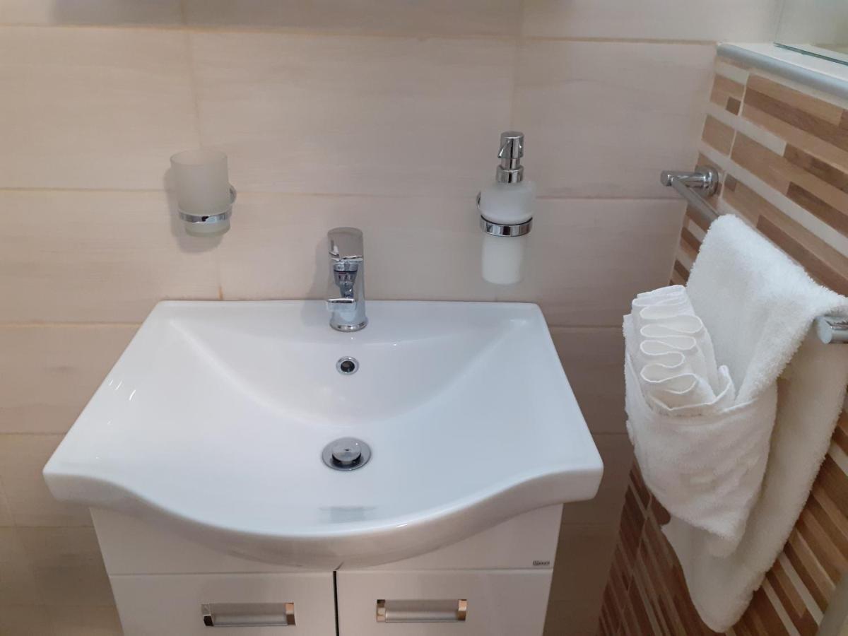 Apartman Nena 皮罗特 外观 照片
