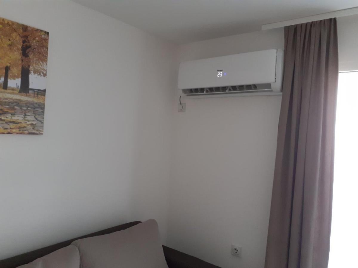 Apartman Nena 皮罗特 外观 照片