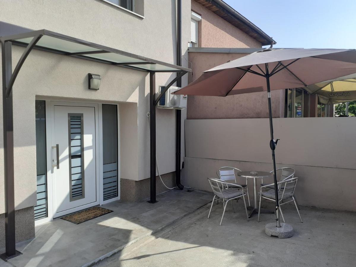 Apartman Nena 皮罗特 外观 照片